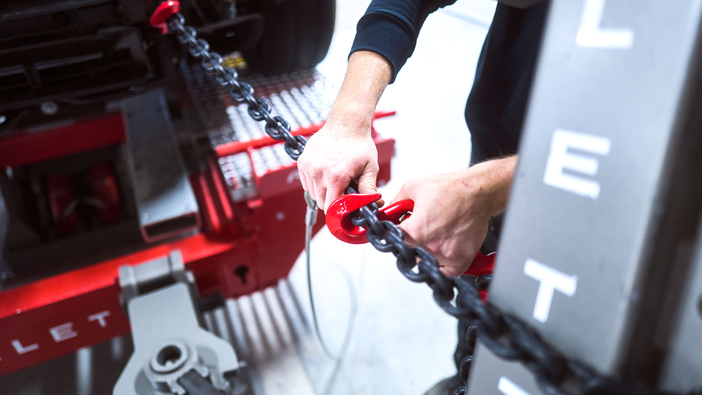 Eine Detailaufnahme von der Sicherung an einer Celette Richtbank