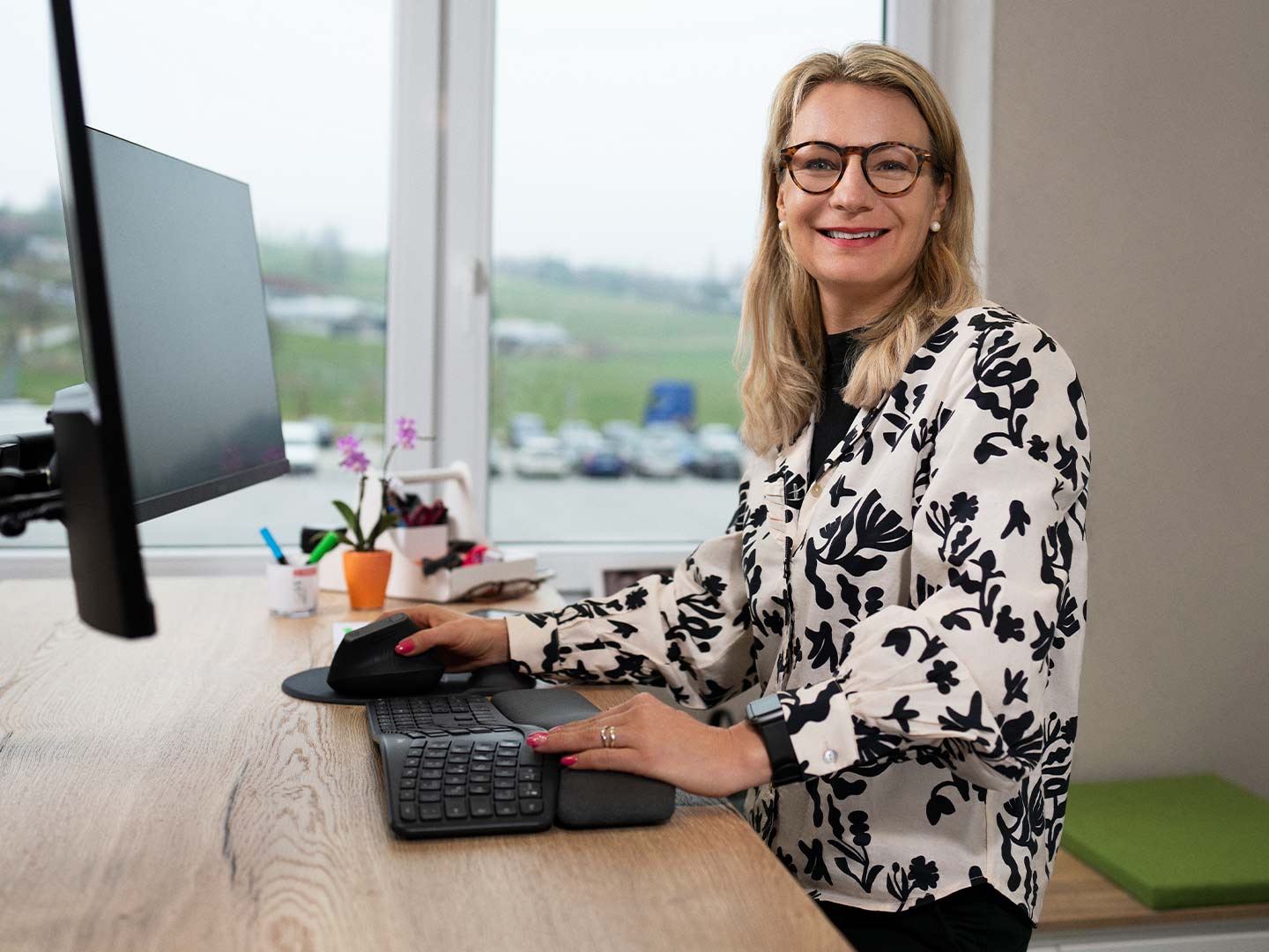 Portrait der Leitung der Verwaltung Carolin Westall in ihrem Büro